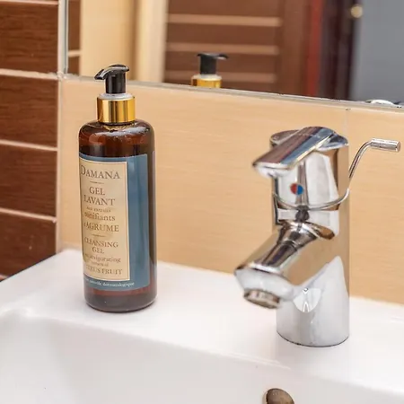 Hotel Al Niepodleglosci 75