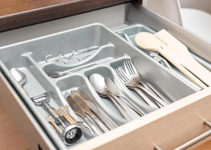 Rent Like - Aleja Niepodległości 75 *